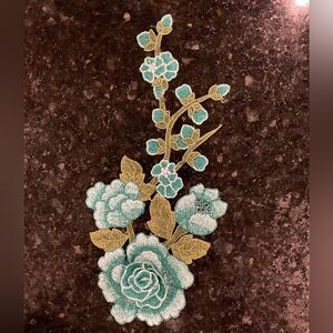 Floral Vine Appliqué AQUA WHITE ROSE VINE 3D sew on single EMBROIDERED